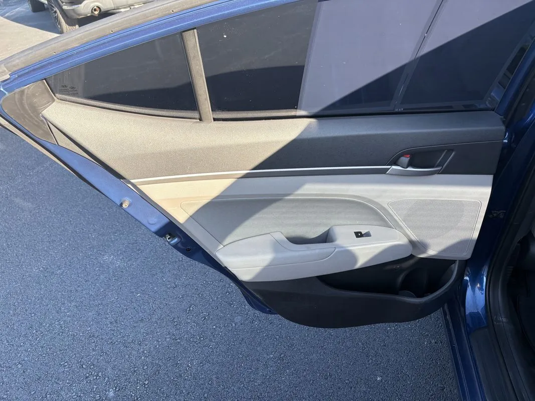 Hyundai Elantra photo 24