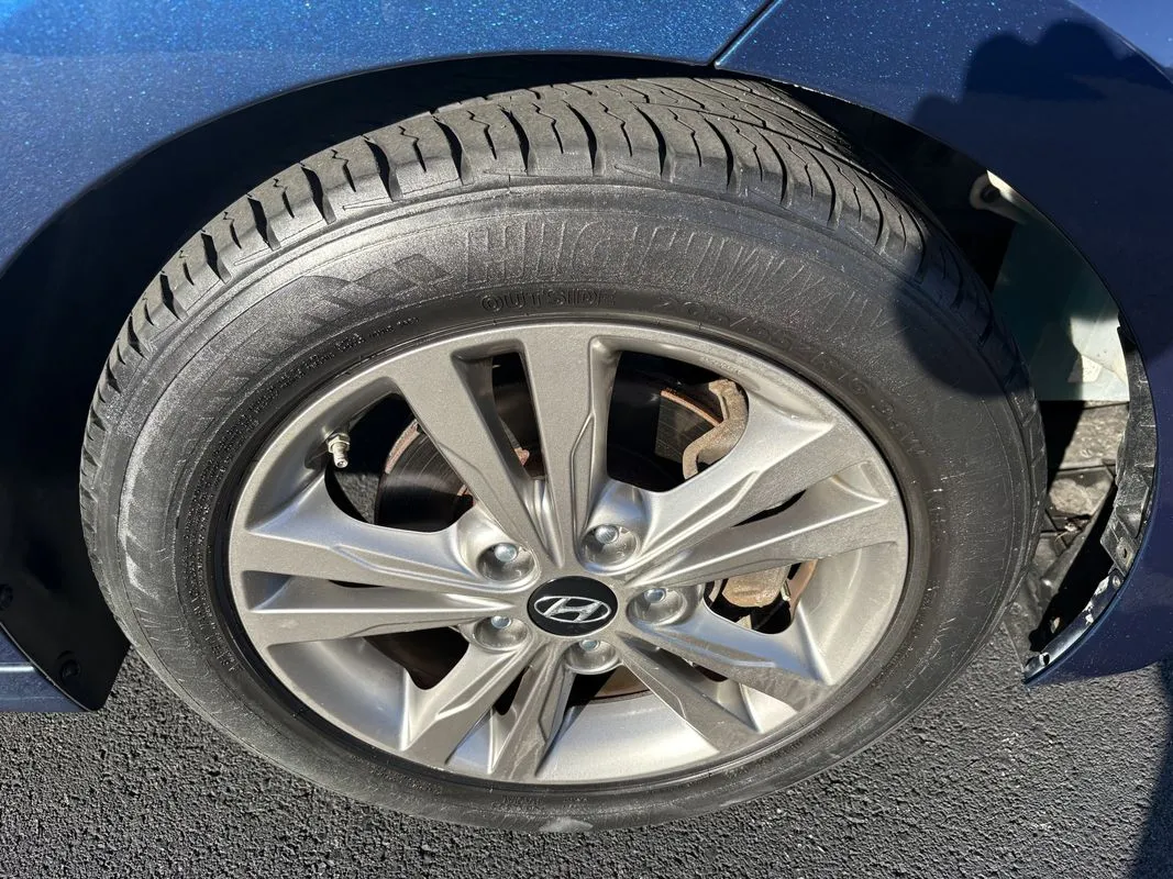 Hyundai Elantra photo 33