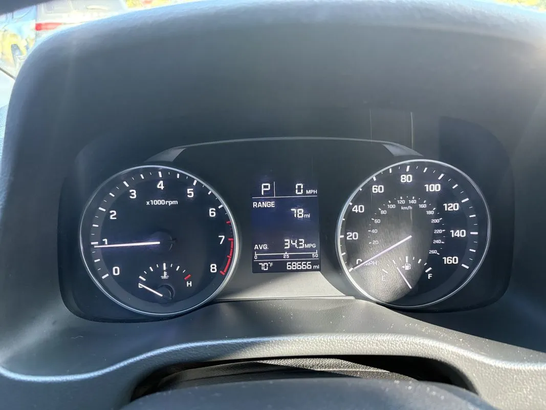 Hyundai Elantra photo 13