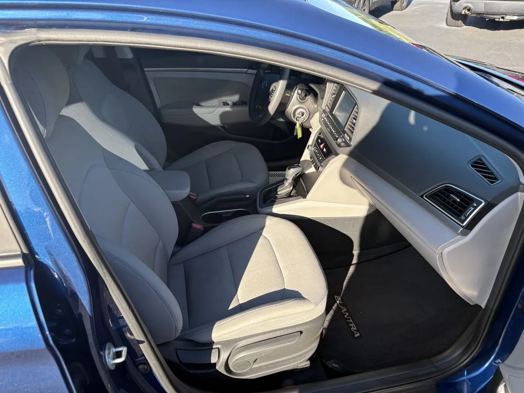 Hyundai Elantra photo 29