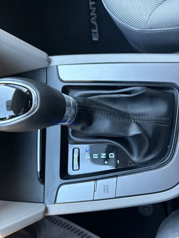 Hyundai Elantra photo 19