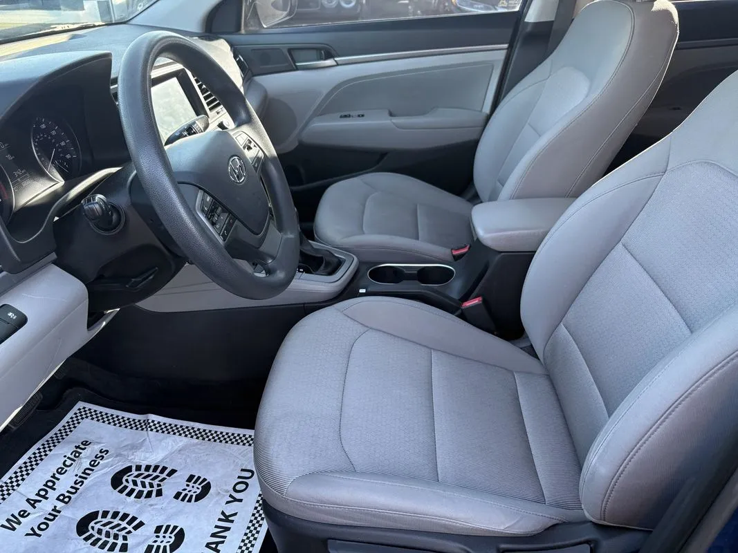 Hyundai Elantra photo 23