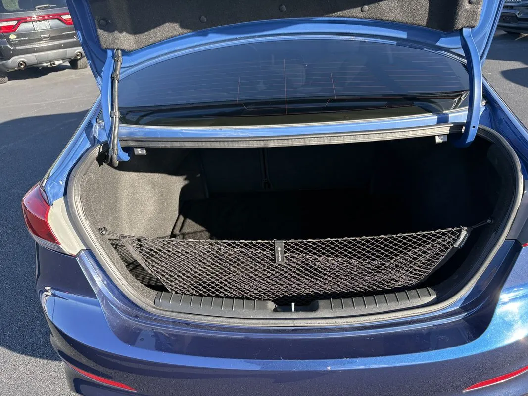 Hyundai Elantra photo 7