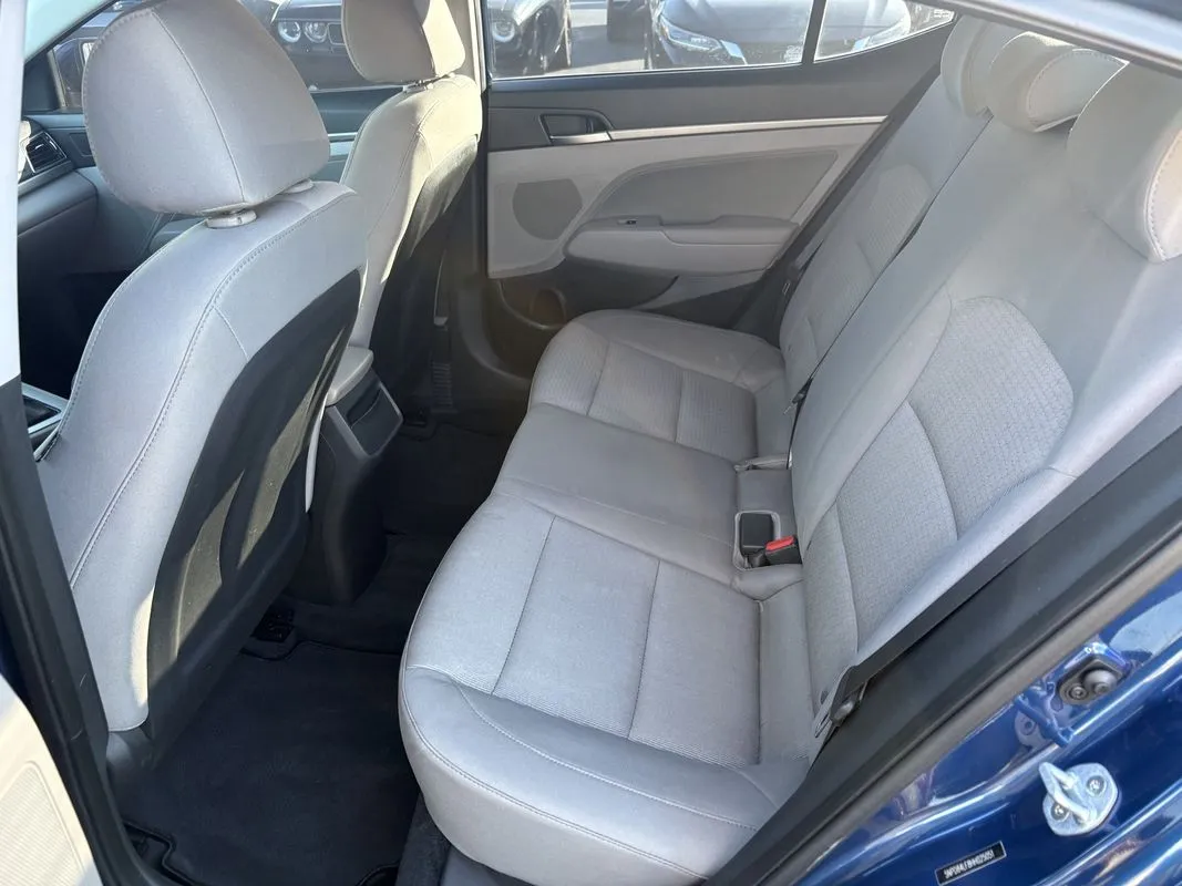 Hyundai Elantra photo 25
