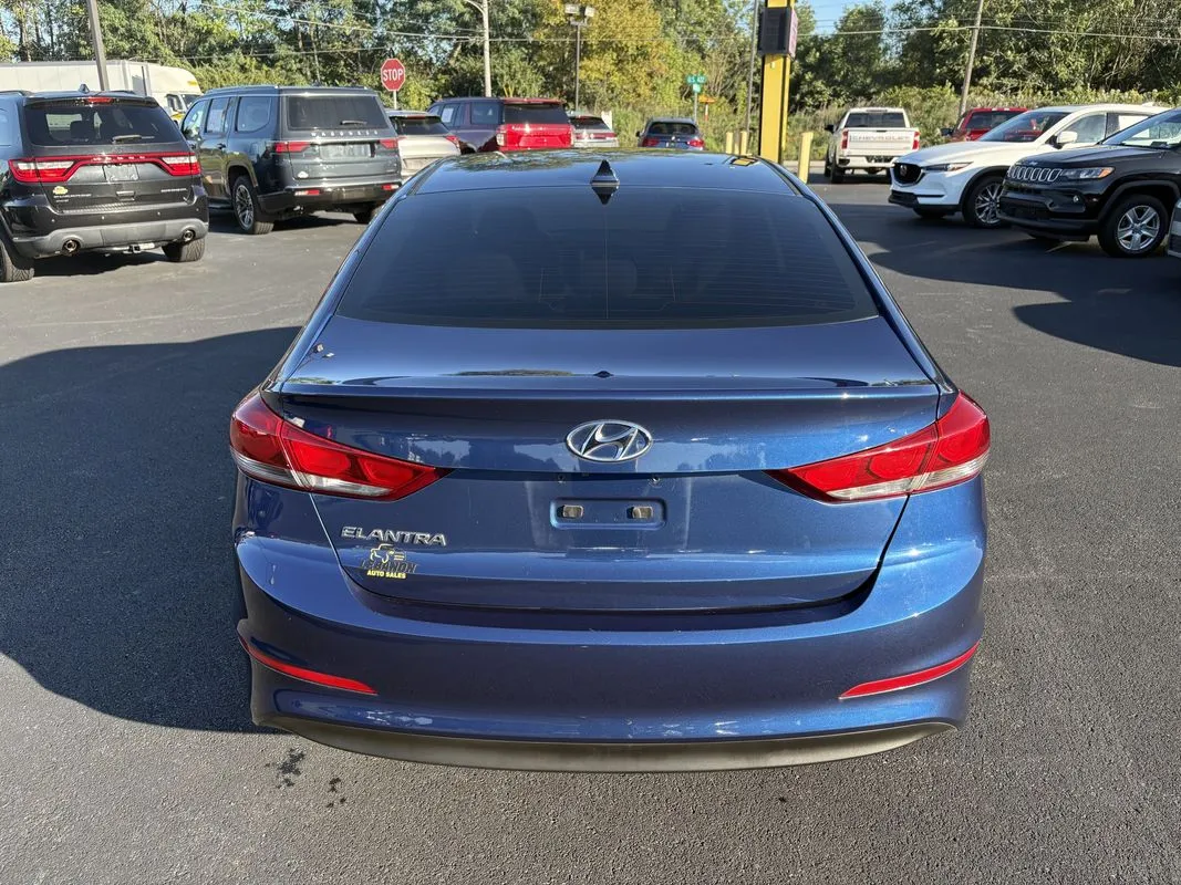 Hyundai Elantra photo 6