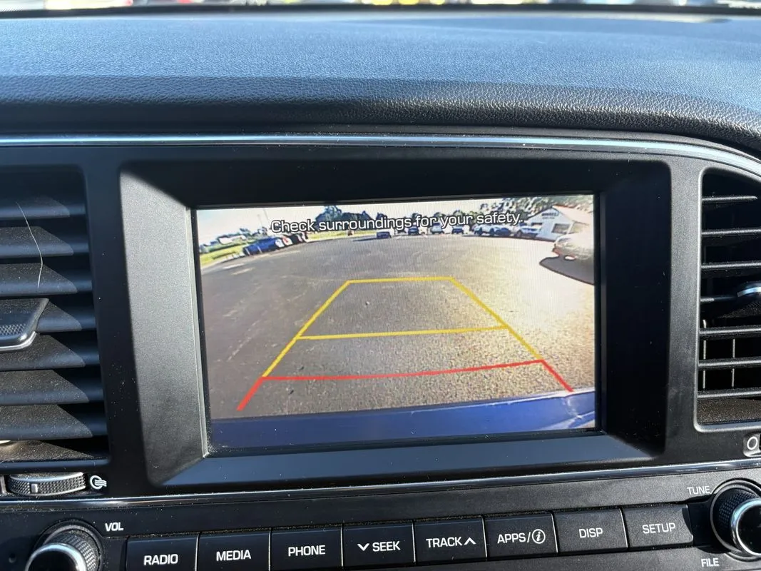 Hyundai Elantra photo 16