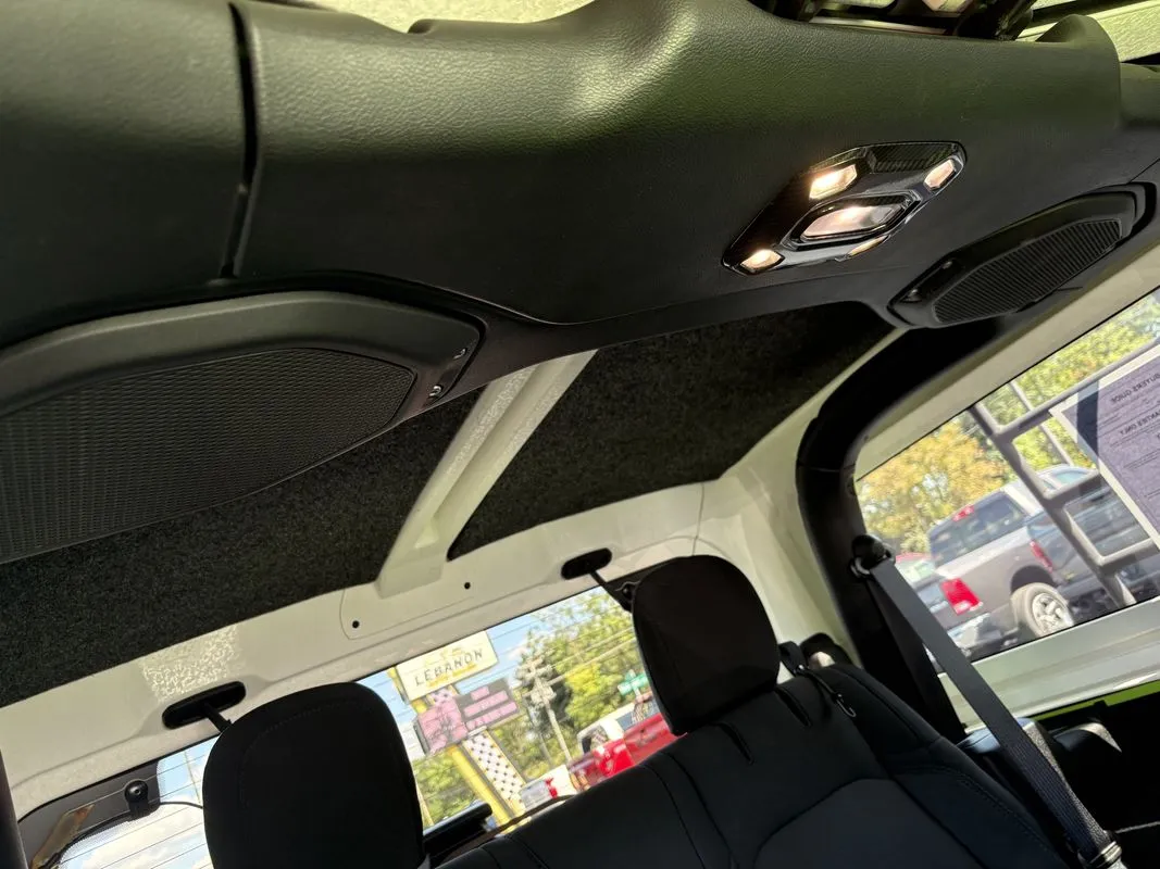 Jeep Wrangler photo 32
