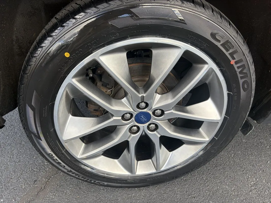 Ford Edge photo 11