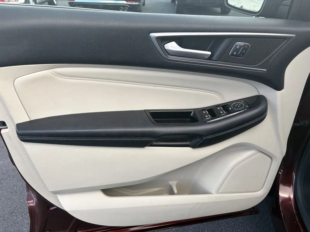 Ford Edge photo 18