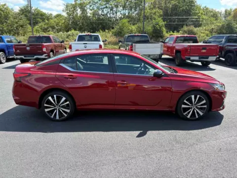 More photos of 2021 Nissan Altima 2.5 SR at Lebanon Auto Sales, PA