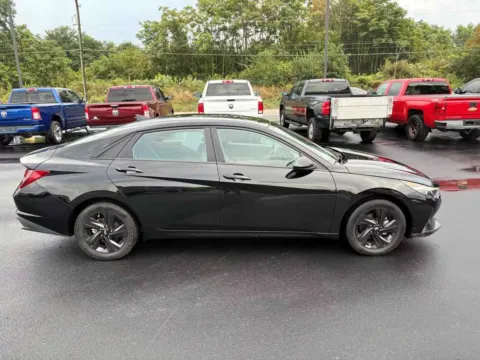 More photos of 2022 Hyundai Elantra SEL at Lebanon Auto Sales, PA