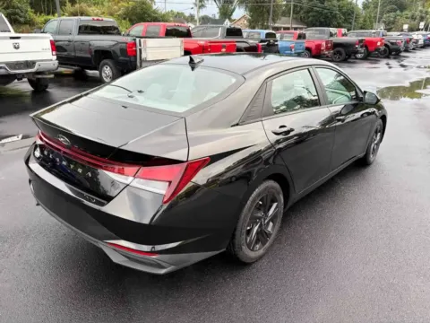 More photos of 2022 Hyundai Elantra SEL at Lebanon Auto Sales, PA