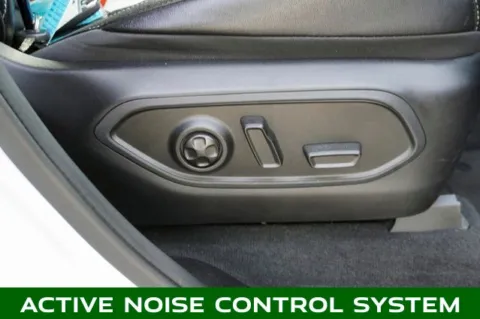 More photos of 2023 Jeep Grand Cherokee Limited at Zeigler Chrysler Dodge Jeep Ram of Plainwell, MI