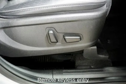 More photos of 2022 Hyundai Santa Fe Limited at Zeigler Chrysler Dodge Jeep Ram of Plainwell, MI