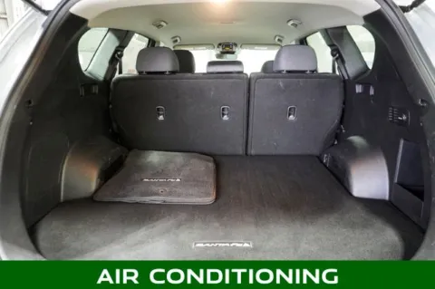 More photos of 2022 Hyundai Santa Fe SEL at Zeigler Chrysler Dodge Jeep Ram of Plainwell, MI