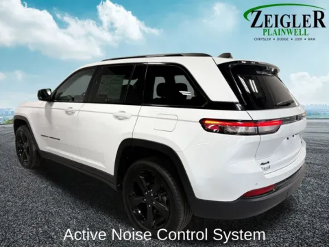 More photos of 2023 Jeep Grand Cherokee Limited at Zeigler Chrysler Dodge Jeep Ram of Plainwell, MI