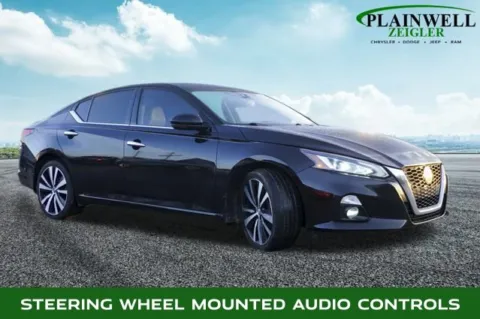 More photos of 2022 Nissan Altima 2.5 Platinum at Zeigler Chrysler Dodge Jeep Ram of Plainwell, MI