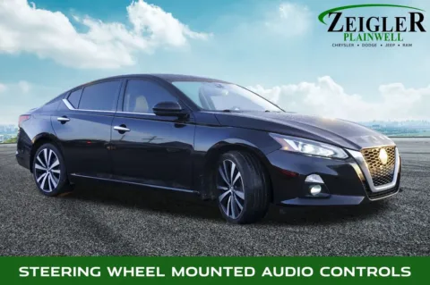 More photos of 2022 Nissan Altima 2.5 Platinum at Zeigler Chrysler Dodge Jeep Ram of Plainwell, MI