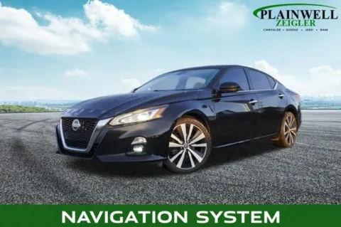 Black 2022 Nissan Altima 2.5 Platinum for sale in Plainwell, MI