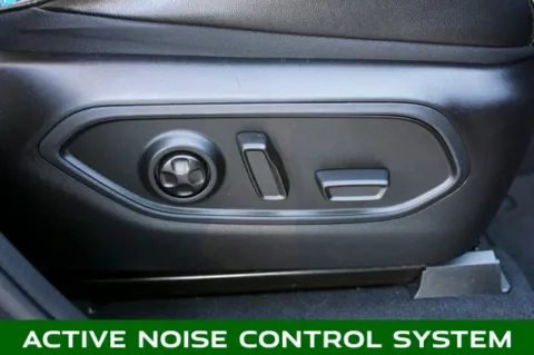 More photos of 2023 Jeep Grand Cherokee Limited at Zeigler Chrysler Dodge Jeep Ram of Plainwell, MI