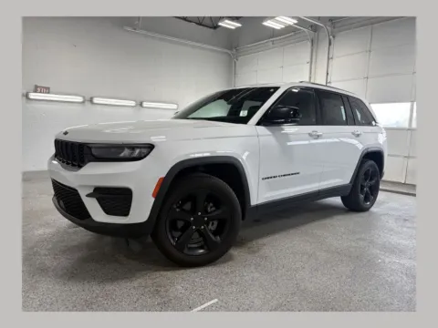 White 2023 Jeep Grand Cherokee Altitude X for sale in Plainwell, MI