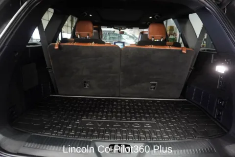 More photos of 2020 Lincoln Aviator Reserve at Zeigler Chrysler Dodge Jeep Ram of Plainwell, MI