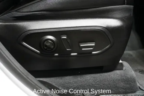 More photos of 2023 Jeep Grand Cherokee Limited at Zeigler Chrysler Dodge Jeep Ram of Plainwell, MI