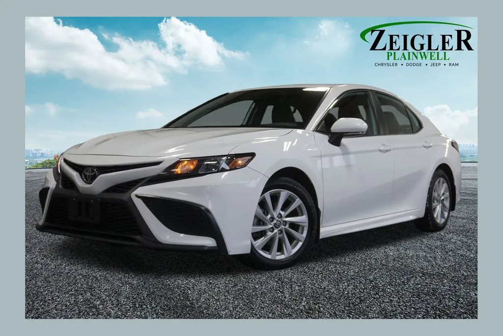 White 2023 Toyota Camry SE for sale in Plainwell, MI
