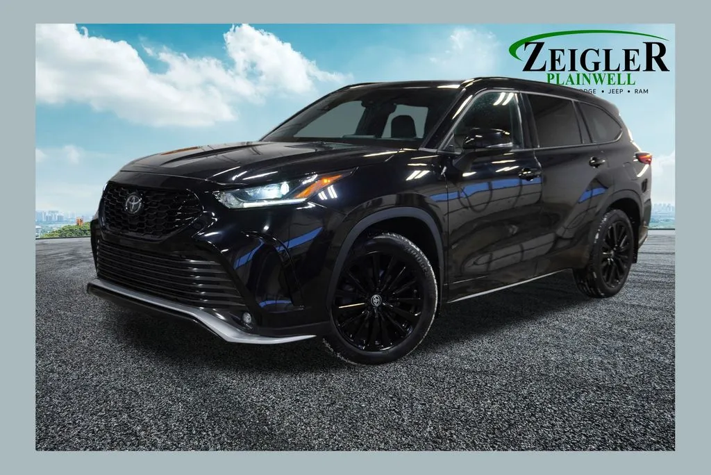 Black 2023 Toyota Highlander XSE for sale in Plainwell, MI