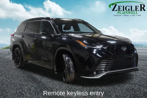 More photos of 2023 Toyota Highlander XSE at Zeigler Chrysler Dodge Jeep Ram of Plainwell, MI