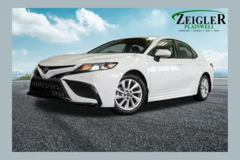 White 2023 Toyota Camry SE for sale in Plainwell, MI