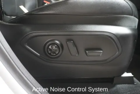 More photos of 2023 Jeep Grand Cherokee Limited at Zeigler Chrysler Dodge Jeep Ram of Plainwell, MI