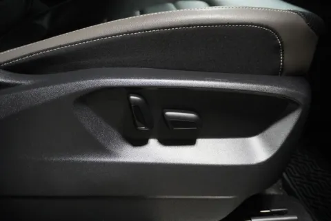 More photos of 2021 Volkswagen Atlas 3.6L V6 SEL Premium R-Line at Zeigler Chrysler Dodge Jeep Ram of Plainwell, MI