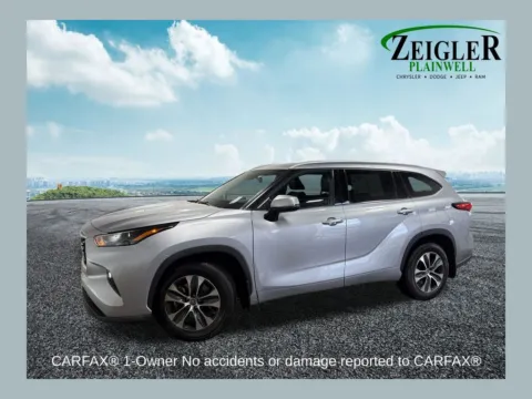 Silver 2022 Toyota Highlander Hybrid XLE for sale in Plainwell, MI