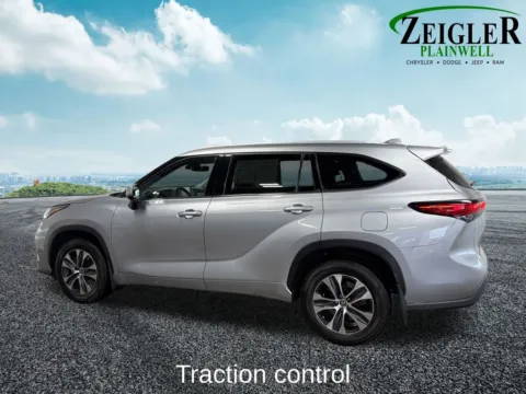 More photos of 2022 Toyota Highlander Hybrid XLE at Zeigler Chrysler Dodge Jeep Ram of Plainwell, MI