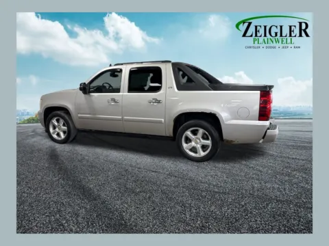 Silver 2007 Chevrolet Avalanche 1500 LTZ for sale in Plainwell, MI