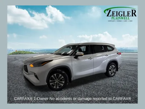 Silver 2022 Toyota Highlander Hybrid LE for sale in Plainwell, MI