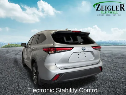 More photos of 2022 Toyota Highlander Hybrid LE at Zeigler Chrysler Dodge Jeep Ram of Plainwell, MI