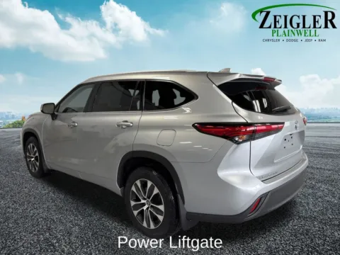 More photos of 2022 Toyota Highlander Hybrid LE at Zeigler Chrysler Dodge Jeep Ram of Plainwell, MI