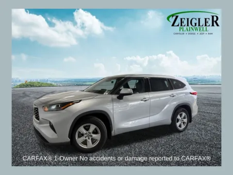 Silver 2022 Toyota Highlander Hybrid LE for sale in Plainwell, MI