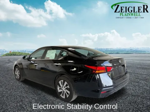 More photos of 2021 Nissan Altima 2.5 S at Zeigler Chrysler Dodge Jeep Ram of Plainwell, MI