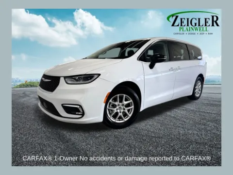 White 2023 Chrysler Pacifica Touring L for sale in Plainwell, MI