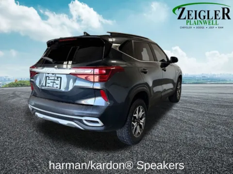 More photos of 2022 Hyundai Santa Fe Calligraphy at Zeigler Chrysler Dodge Jeep Ram of Plainwell, MI