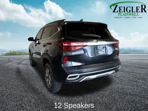 More photos of 2022 Hyundai Santa Fe Calligraphy at Zeigler Chrysler Dodge Jeep Ram of Plainwell, MI