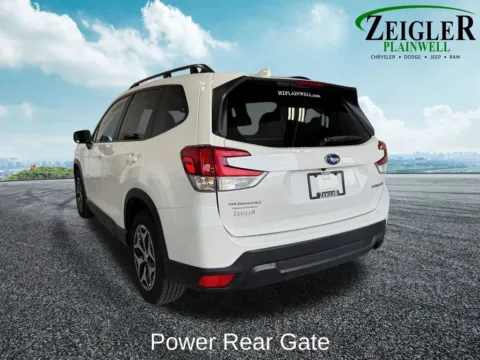 More photos of 2022 Subaru Forester Premium at Zeigler Chrysler Dodge Jeep Ram of Plainwell, MI