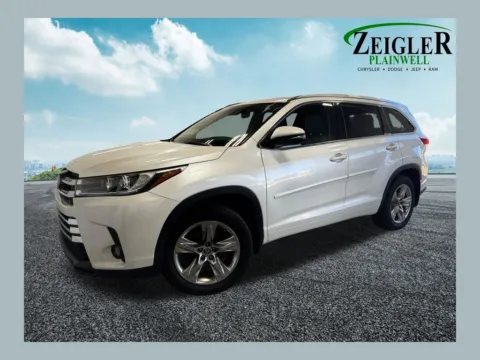 White 2017 Toyota Highlander Limited for sale in Plainwell, MI