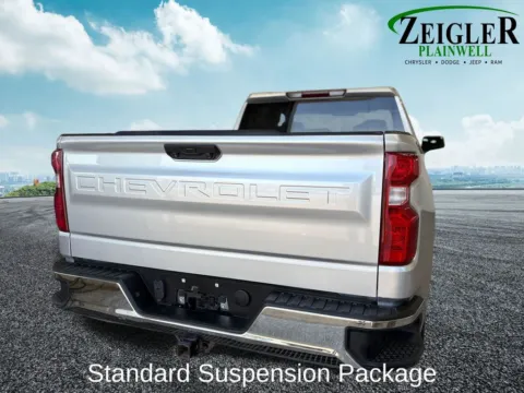 More photos of 2022 Chevrolet Silverado 1500 LT at Zeigler Chrysler Dodge Jeep Ram of Plainwell, MI