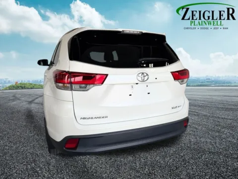 More photos of 2019 Toyota Highlander XLE at Zeigler Chrysler Dodge Jeep Ram of Plainwell, MI