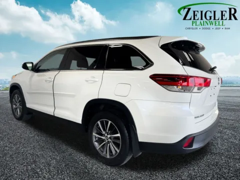 Another view of 2019 Toyota Highlander XLE for sale in Plainwell, MI at Zeigler Chrysler Dodge Jeep Ram of Plainwell