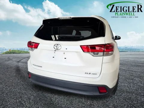 More photos of 2019 Toyota Highlander XLE at Zeigler Chrysler Dodge Jeep Ram of Plainwell, MI